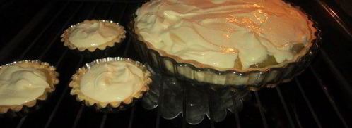 тарт с карамелизированными фруктами и творожным пудингом. Шаг 9