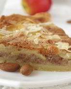 Тарт с миндалем и яблоками