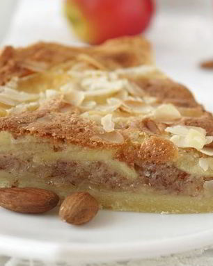 Тарт с миндалем и яблоками
