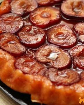 Тарт Татен со сливами