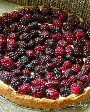 Ягодный тарт с франжипаном и лимонным кремом