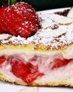 Французские тосты с начинкой из сливочного сыра и клубники