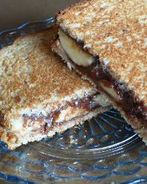 Горячие тосты с бананом и шоколадом