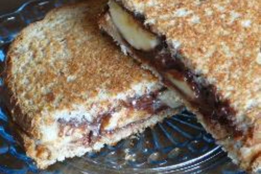 Рецепт горячих тостов с бананом и шоколадом