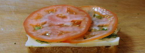 горячий тост с сыром и томатами. Шаг 4