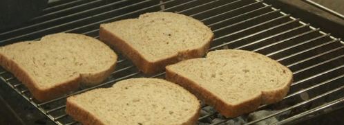 копче ные караси с томатными тостами. Шаг 3