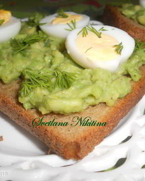 Ржаные тосты с авокадо
