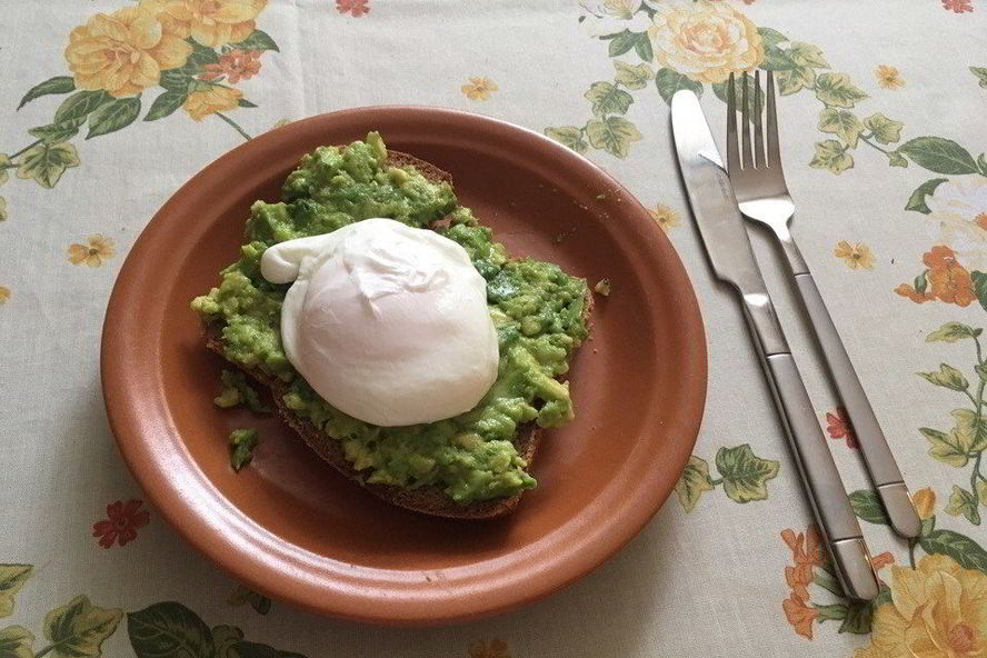 Рецепт тоста с авокадо и яйцом пашот