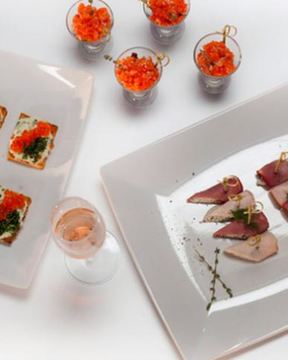 Тосты с икрой и сливочным сыром