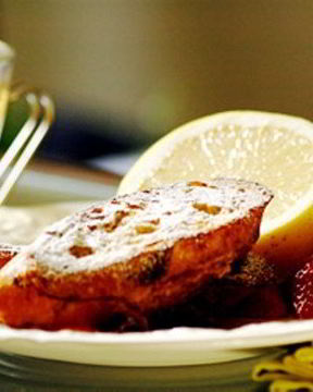 Тосты с малиновым пюре