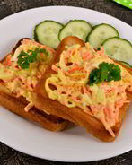 Тосты с морковно-сырным салатом