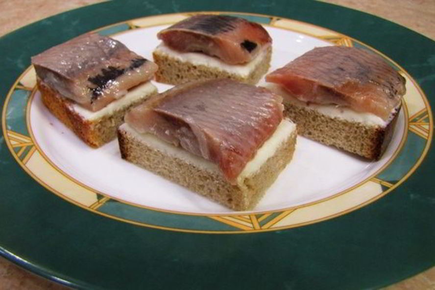 Рецепт тостов с селедкой