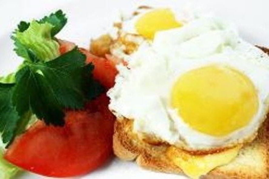 Рецепт тостов с сыром и яйцами