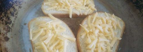 тосты с сыром на сковороде. Шаг 5