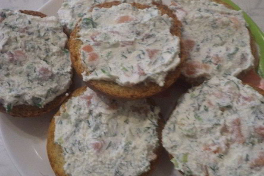 Рецепт тостов с творожно-лососевой начинкой