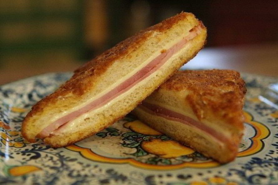 Рецепт тостов в домашних сухарях с ветчиной и сыром