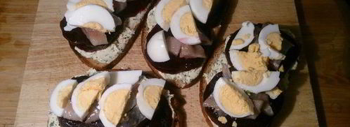 закусочные тосты с сельдью и печеной свеклой. Шаг 12