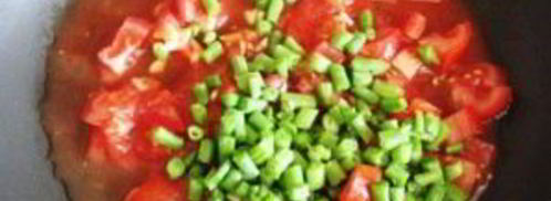 цуккини, фаршированный томатом и стручковой фасолью. Шаг 4