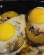 Фаршированный картофель с глазуньей