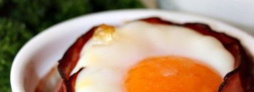 глазунья с сыром и помидорами в беконе. Шаг 4