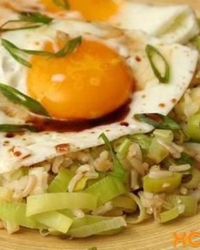 Классическая яичница на завтрак