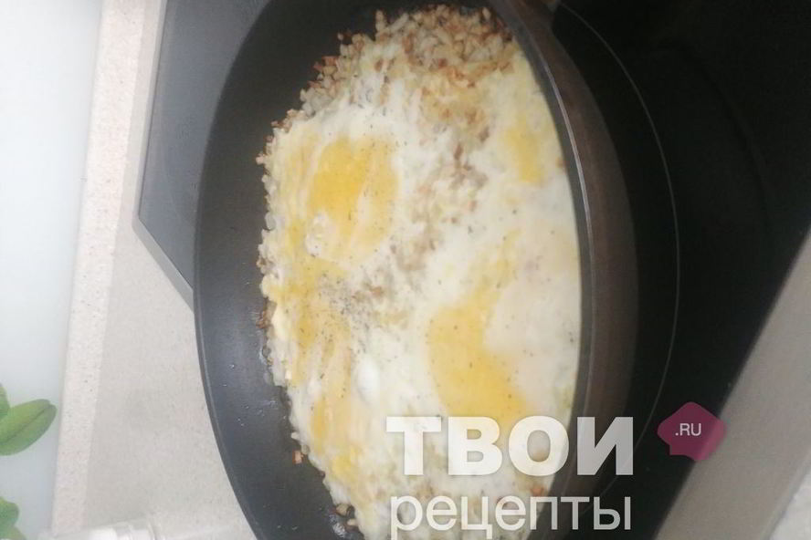 Рецепт яичницы на луке
