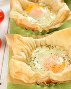 Яичница на слоеном тесте