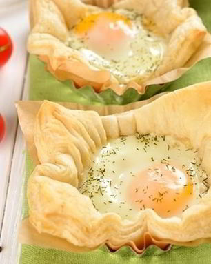 Яичница на слоеном тесте