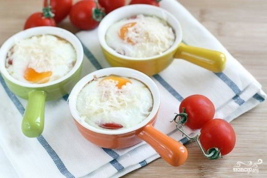 Рецепт яичницы с креветками и помидорами