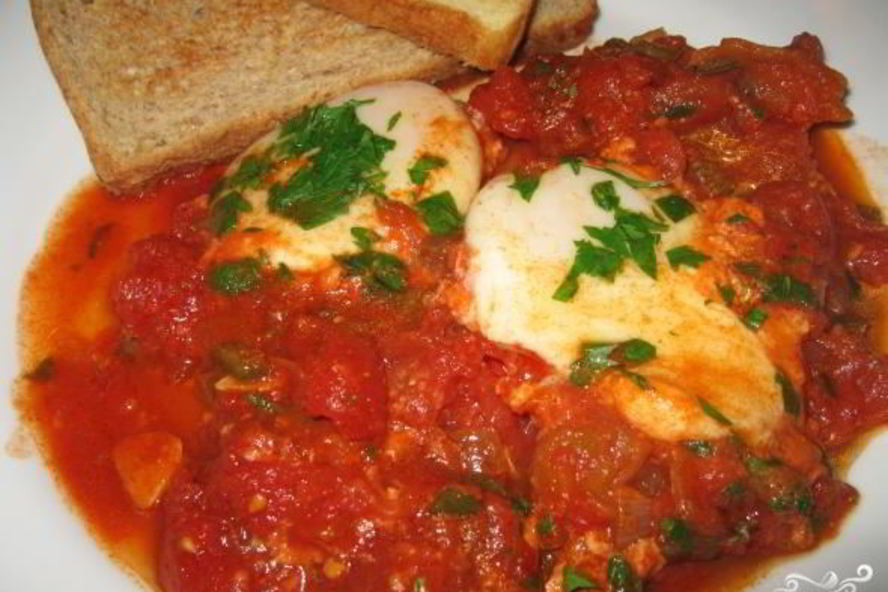 Рецепт яичницы с томатной пастой