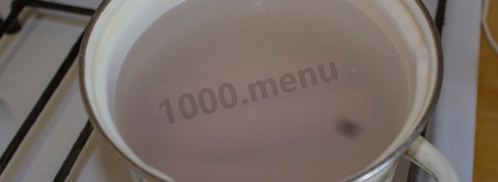 яичница сердечком с сосиской. Шаг 4