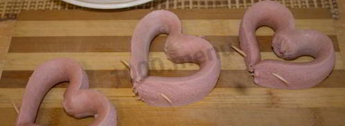 яичница сердечком с сосиской. Шаг 7