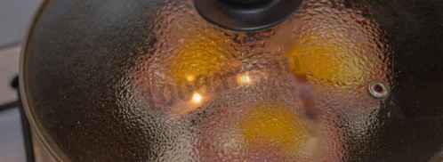 яичница сердечком с сосиской. Шаг 11