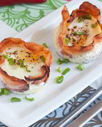 Яичница в корзиночках из бекона