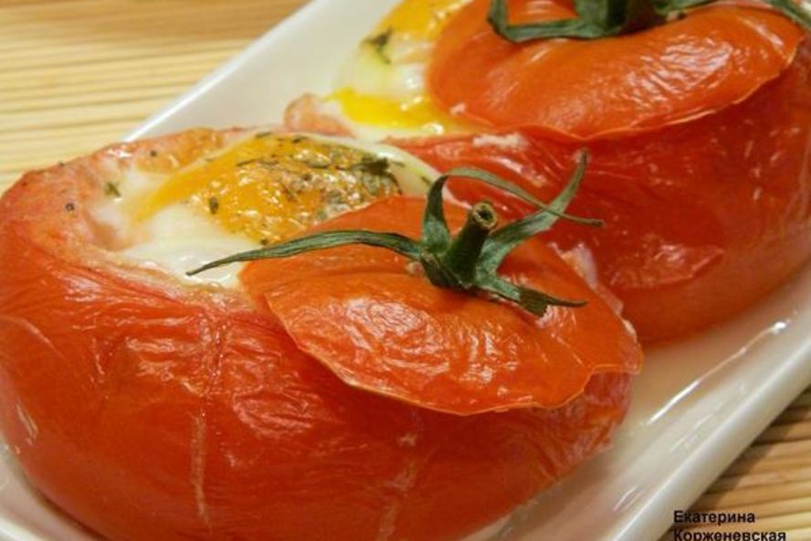 Рецепт яичницы в помидорах с колбасой и сыром