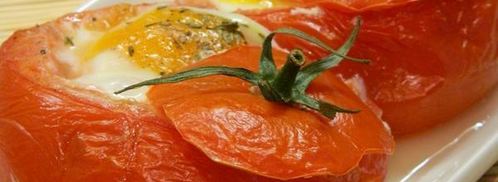 яичница в помидорах с колбасой и сыром. Шаг 6