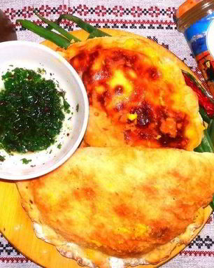 Эмпанадас с тунцом и маринованным желтком