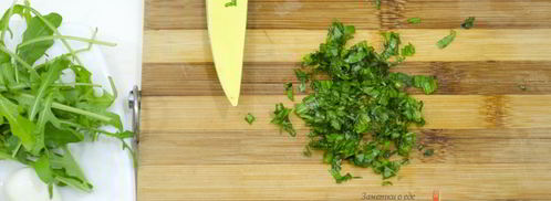 закуска из моцареллы с помидорами на шпажках. Шаг 3