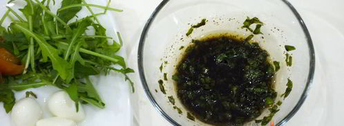 закуска из моцареллы с помидорами на шпажках. Шаг 4