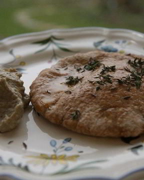 Закуска из запеченных баклажанов с тимьяном и мятой