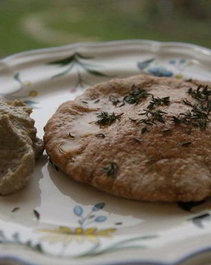 Закуска из запеченных баклажанов с тимьяном и мятой