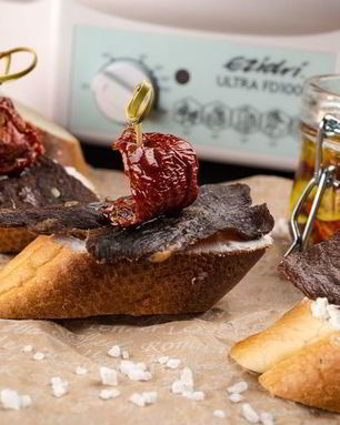 Закуска с джерки и томатами