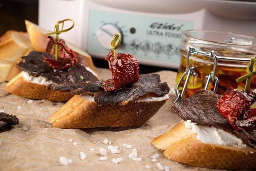 Рецепт закуски с джерки и томатами