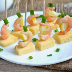 Закуски на шпажках