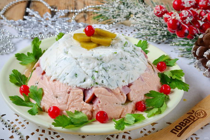 Рецепт двухцветного заливного с ветчиной и маринованными огурцами