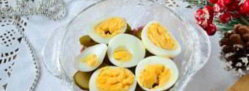 двухцветное заливное с ветчиной и маринованными огурцами. Шаг 9