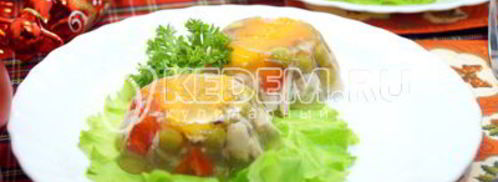 заливное из курицы праздничное. Шаг 12