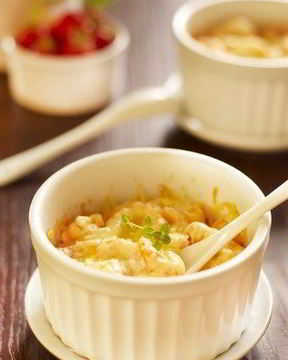 Куриный жюльен в сливочном соусе с золотистой корочкой из пармезана