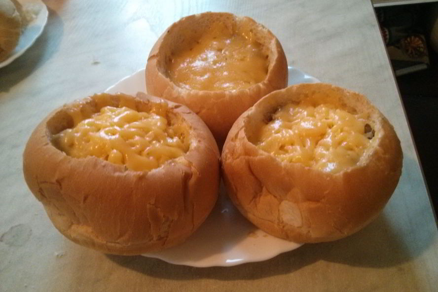 Рецепт жульена с курицей в булочках