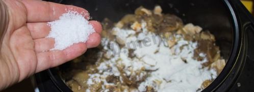 жульен в мультиварке с курицей и грибами. Шаг 12